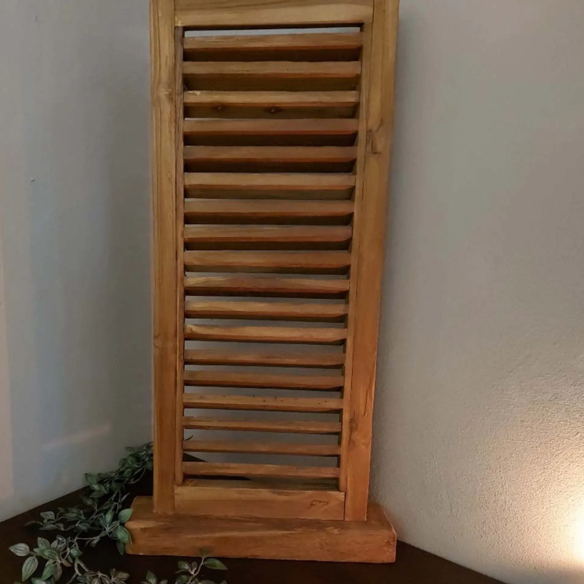 Luik hout op voet 30 x 42 cm naturel